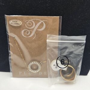 Plunder Gold and White Circle Pendant Necklace With Gold Tone Ring